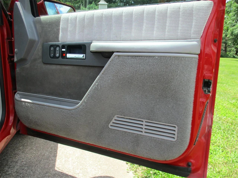 1994 Chevrolet Silverado - Image 16 of 24