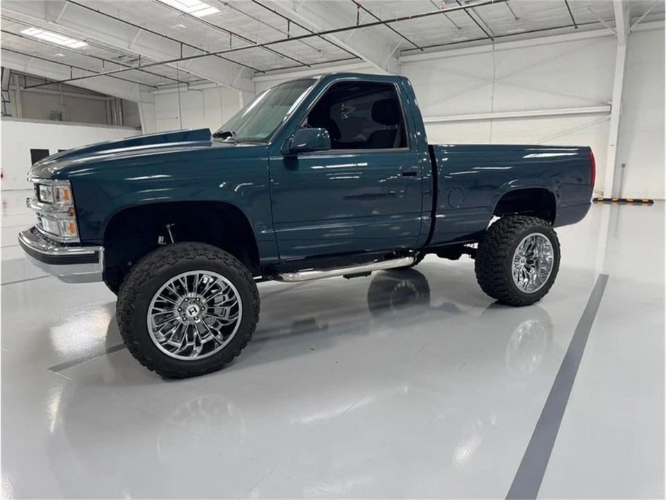 1994 Chevrolet Silverado - Image 2 of 13