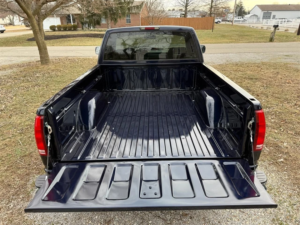 1994 Chevrolet Silverado - Image 3 of 31