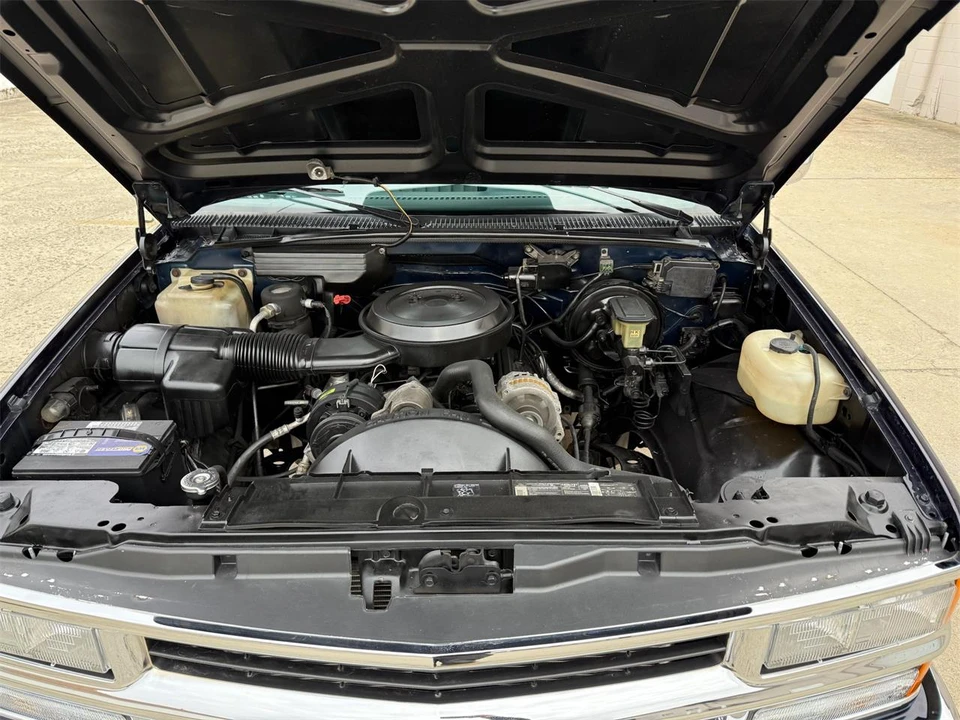 1994 Chevrolet Silverado - Image 9 of 31