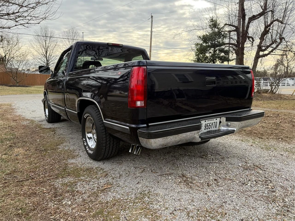1994 Chevrolet Silverado - Image 27 of 31