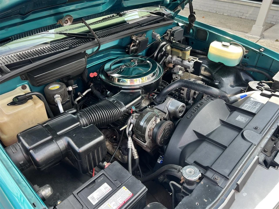 1994 Chevrolet Silverado - Image 6 of 28