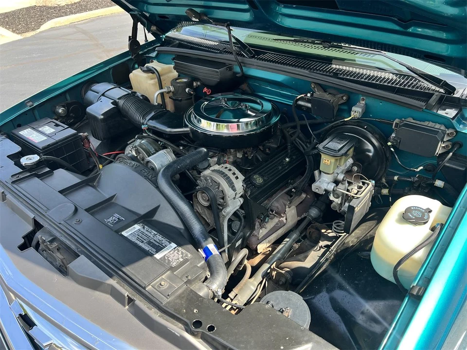1994 Chevrolet Silverado - Image 8 of 28