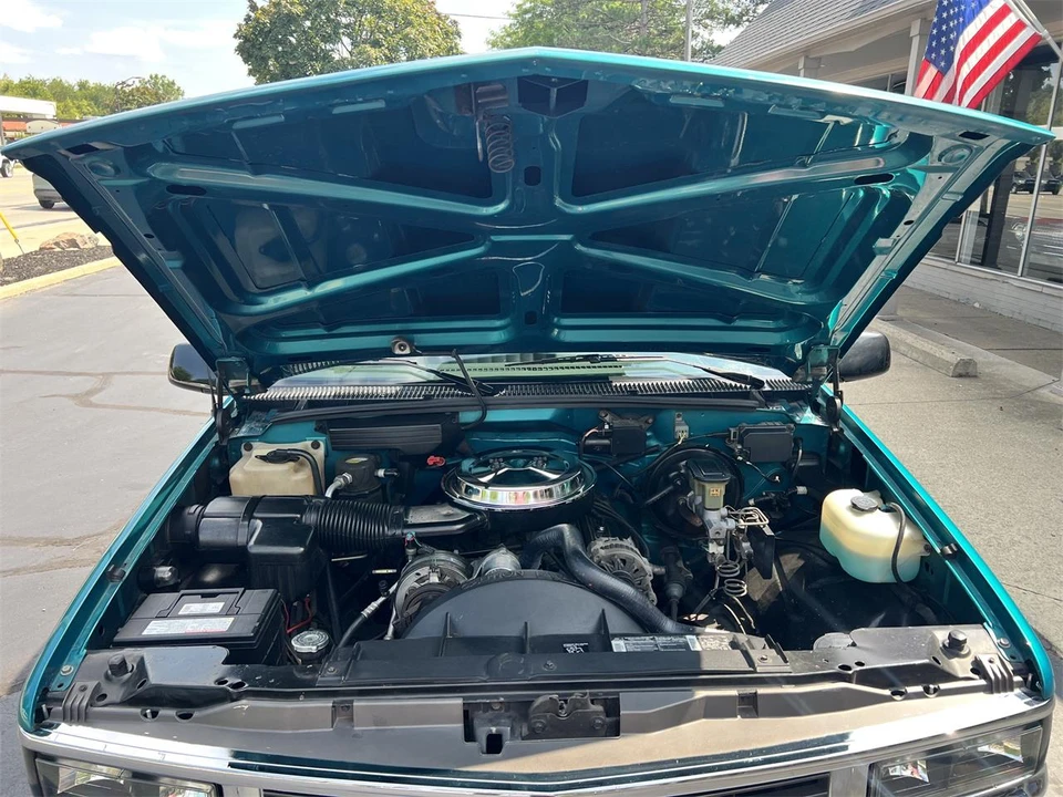 1994 Chevrolet Silverado - Image 9 of 28
