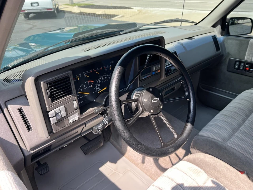 1994 Chevrolet Silverado - Image 10 of 28