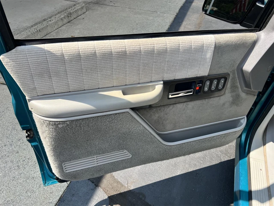 1994 Chevrolet Silverado - Image 14 of 28