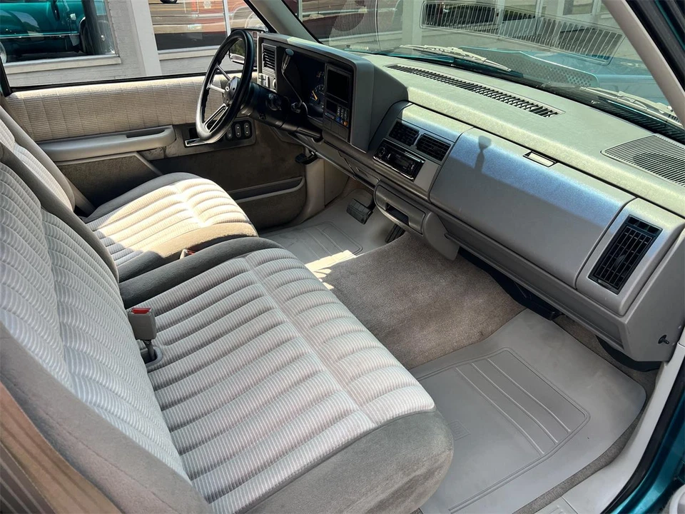 1994 Chevrolet Silverado - Image 15 of 28