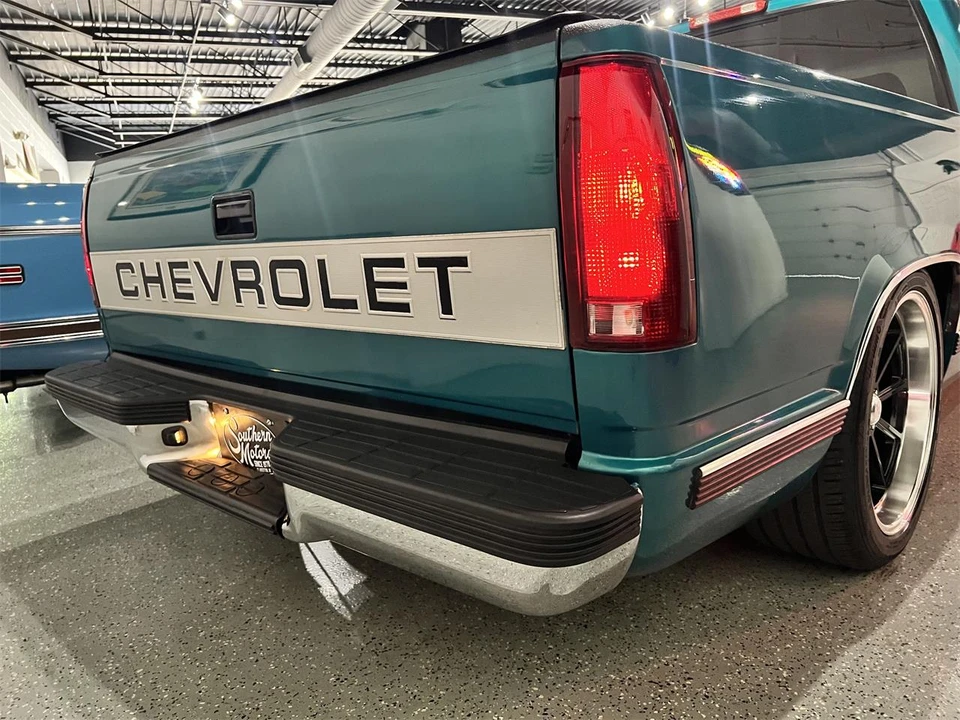 1994 Chevrolet Silverado - Image 25 of 28