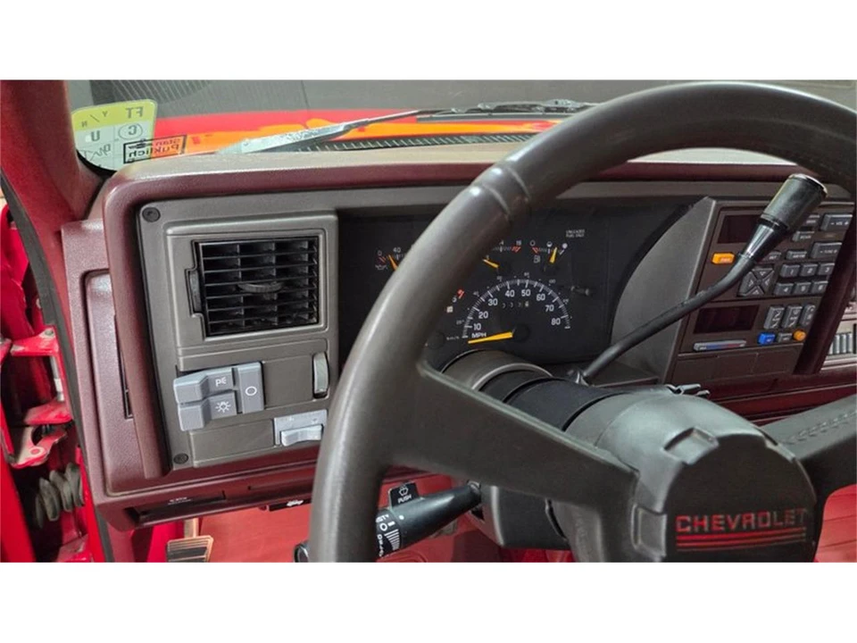 1994 Chevrolet Silverado - Image 28 of 31