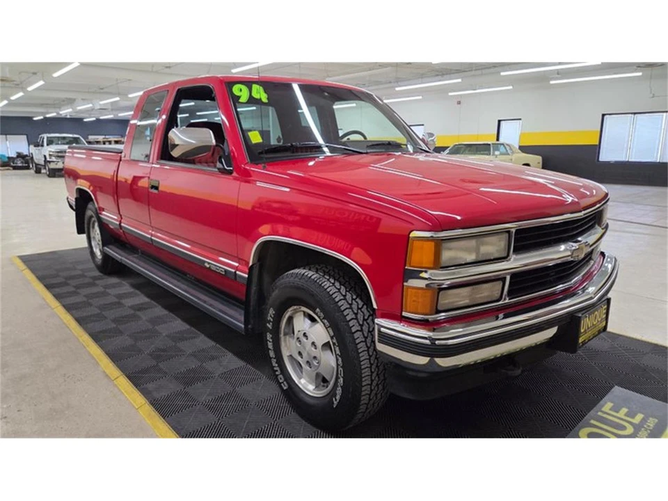 1994 Chevrolet Silverado - Image 3 of 31
