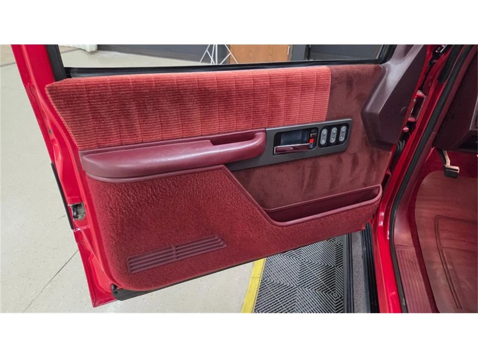 1994 Chevrolet Silverado - Image 19 of 31
