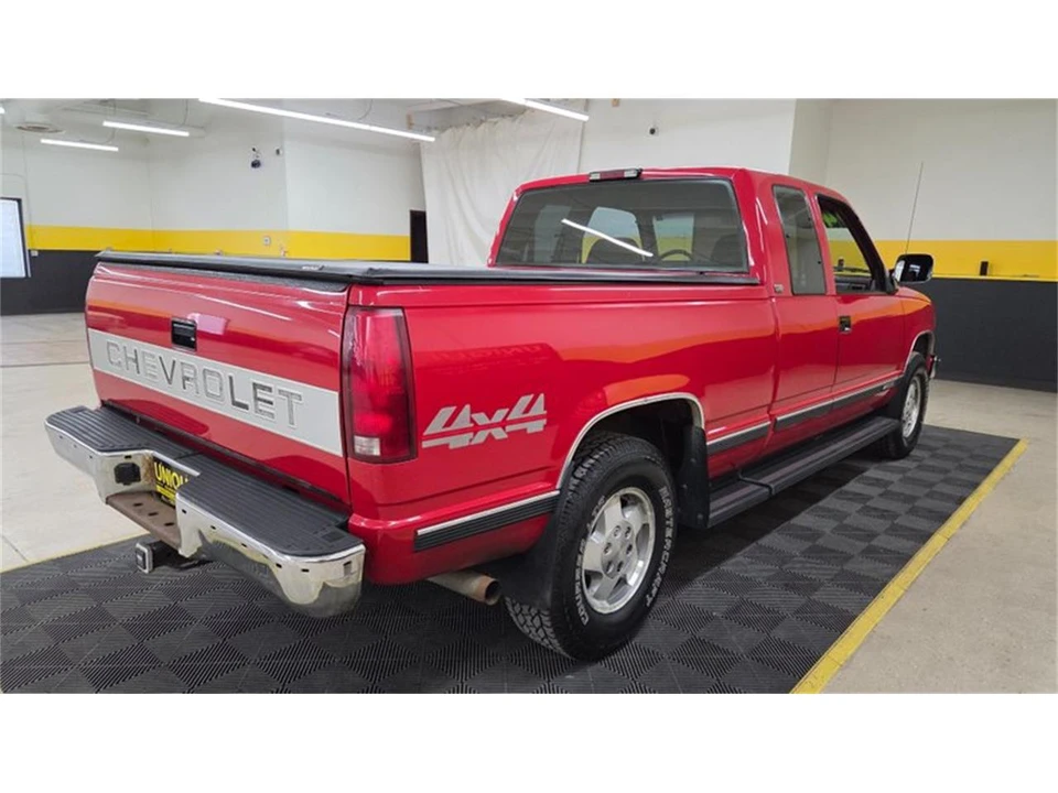 1994 Chevrolet Silverado - Image 4 of 31