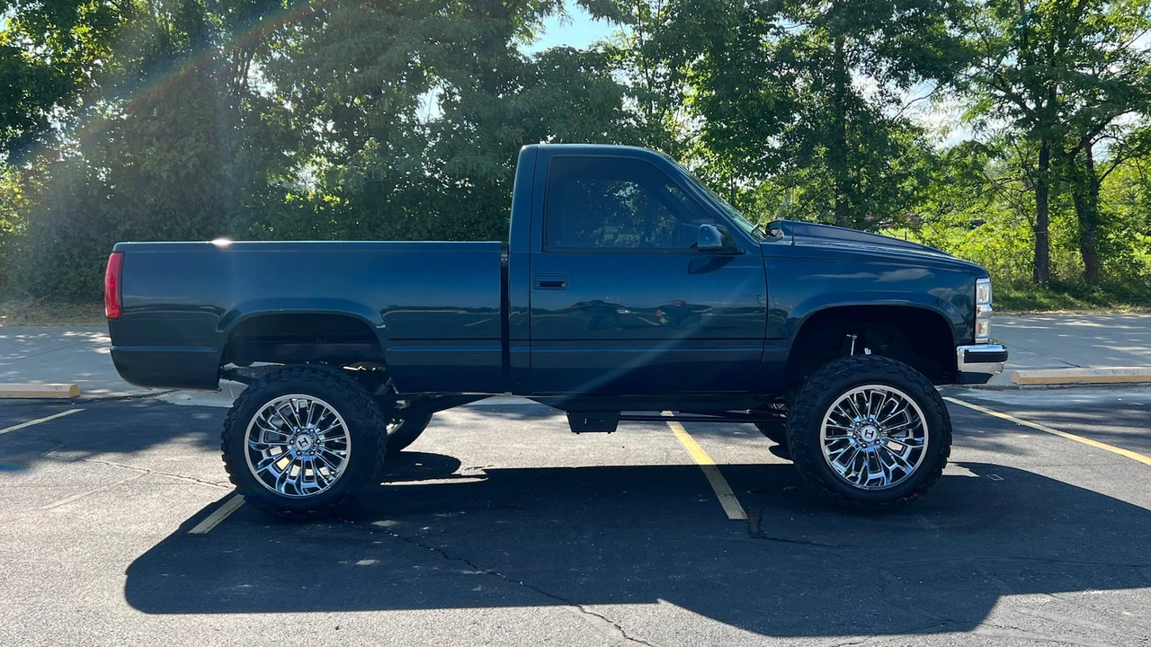 1994 Chevrolet C/K 4th Gen - Image 2 of 12