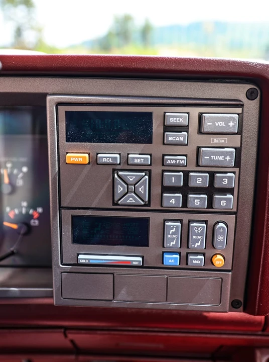 1994 Chevrolet Silverado - Image 16 of 31