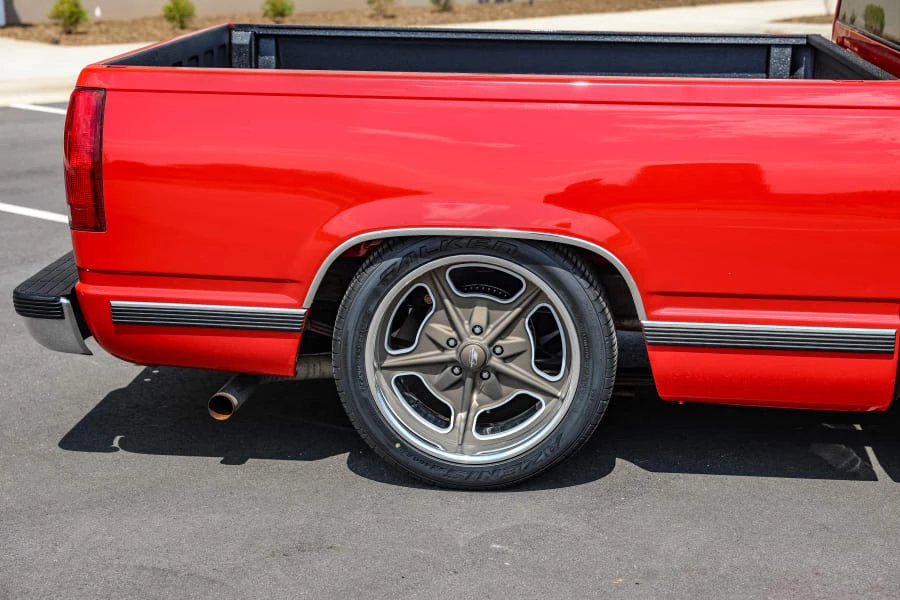 1994 Chevrolet Silverado - Image 13 of 31