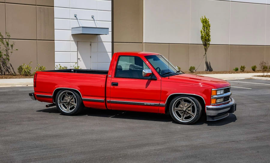 1994 Chevrolet Silverado - Image 2 of 31