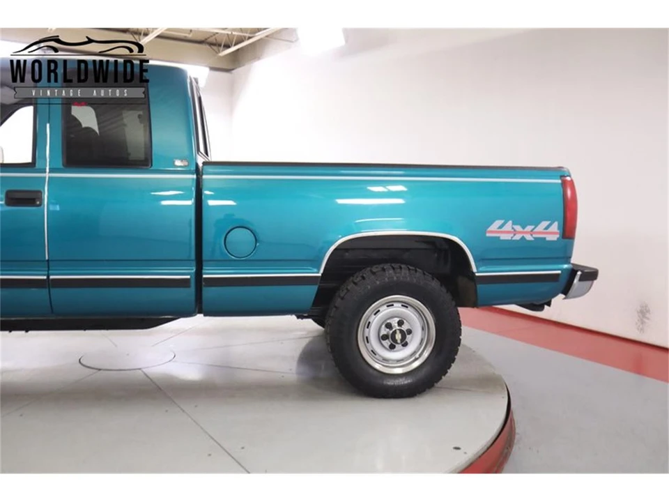 1994 Chevrolet Silverado - Image 10 of 31