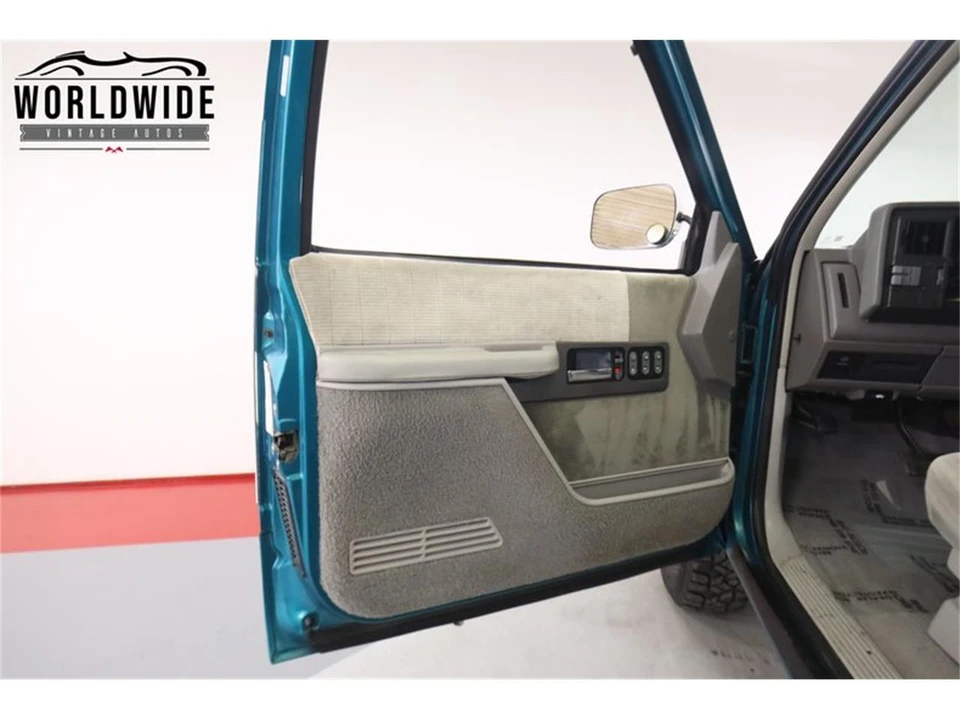 1994 Chevrolet Silverado - Image 25 of 31