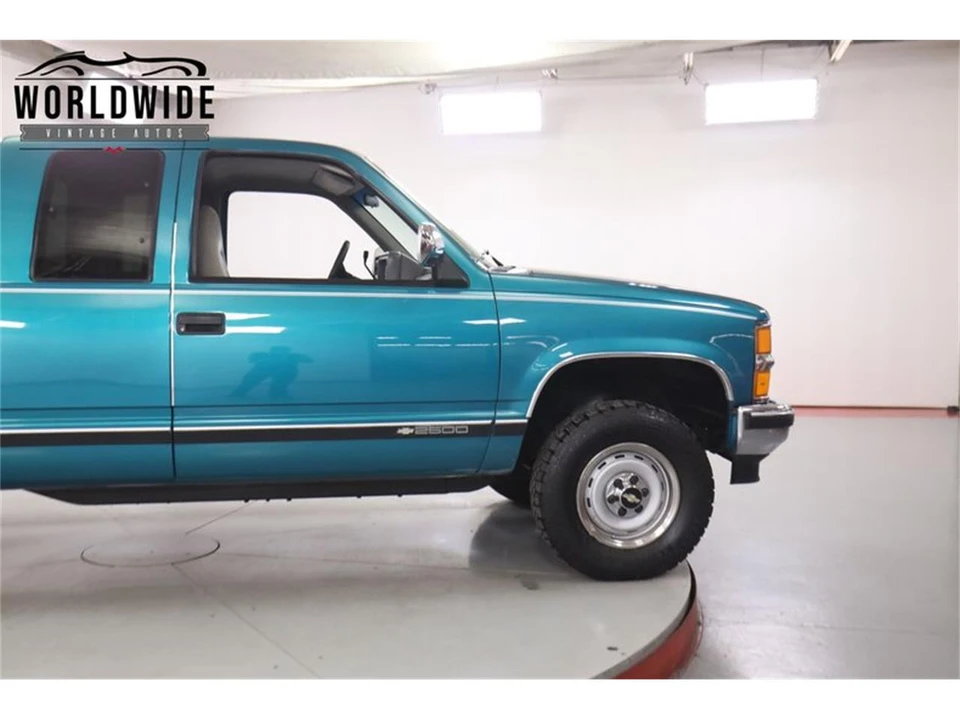 1994 Chevrolet Silverado - Image 8 of 31