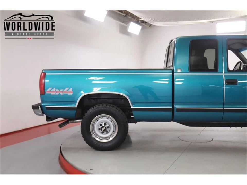 1994 Chevrolet Silverado - Image 9 of 31
