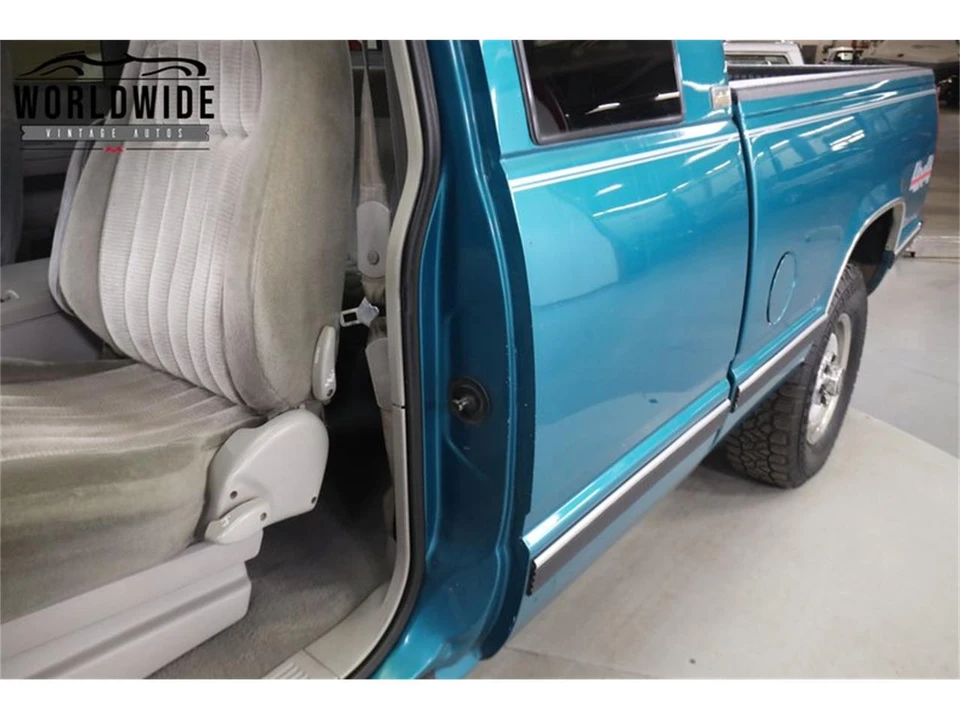 1994 Chevrolet Silverado - Image 24 of 31