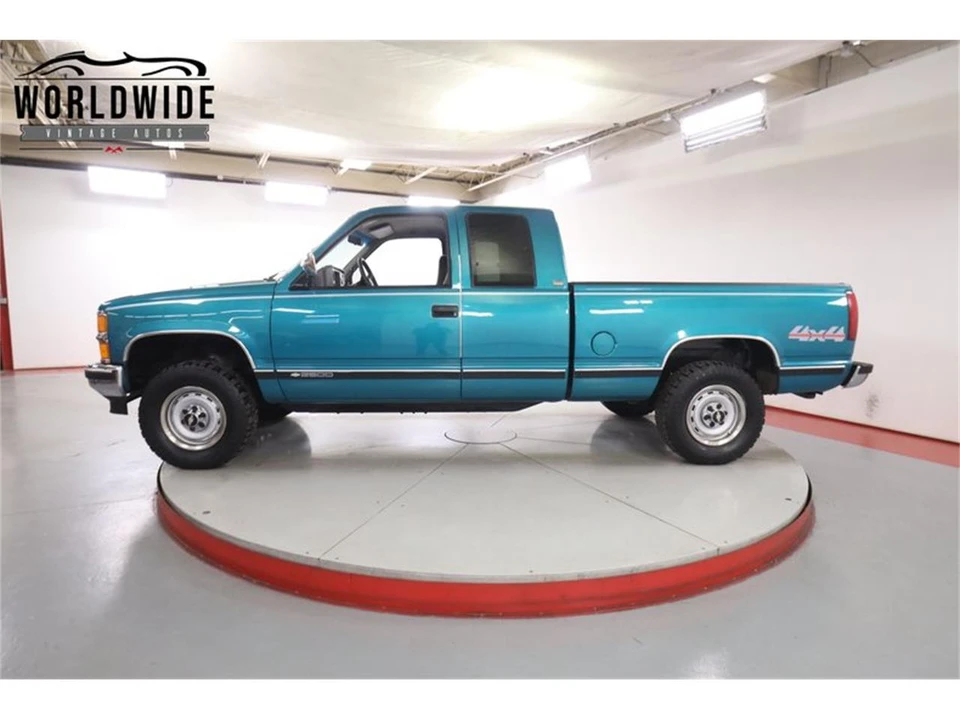 1994 Chevrolet Silverado - Image 3 of 31