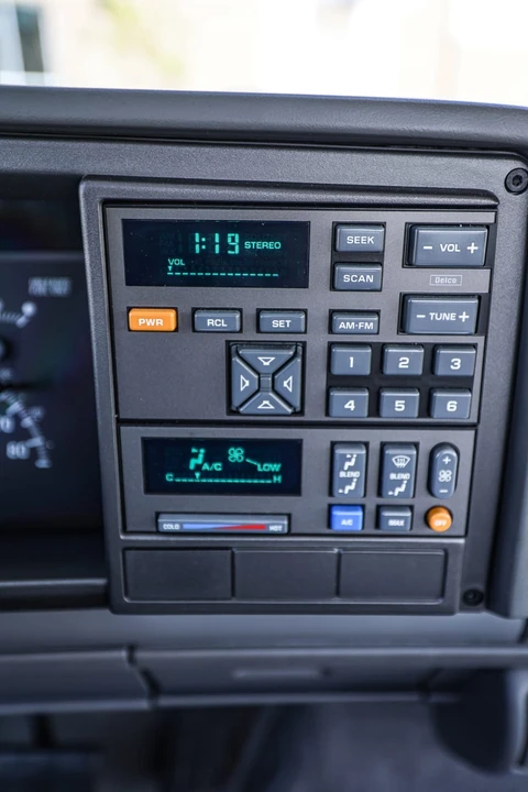 1994 Chevrolet Silverado - Image 24 of 31