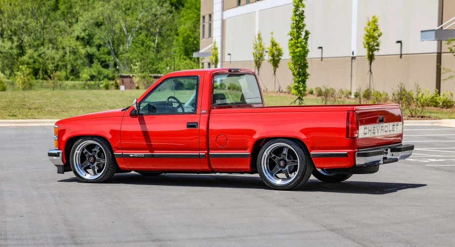 1994 Chevrolet Silverado - Image 2 of 31