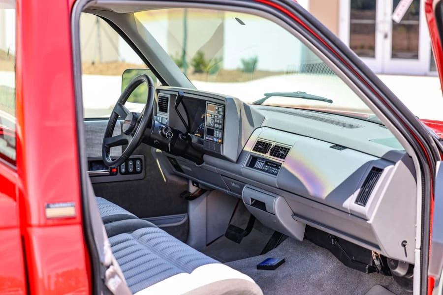 1994 Chevrolet Silverado - Image 25 of 31