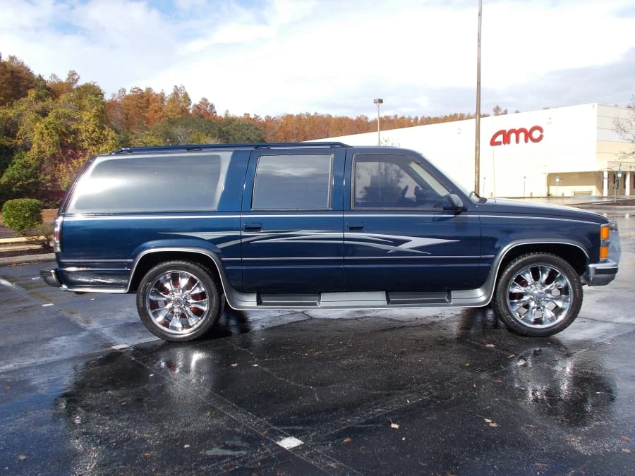 1994 Chevrolet Suburban 8th Gen - Image 2 of 11