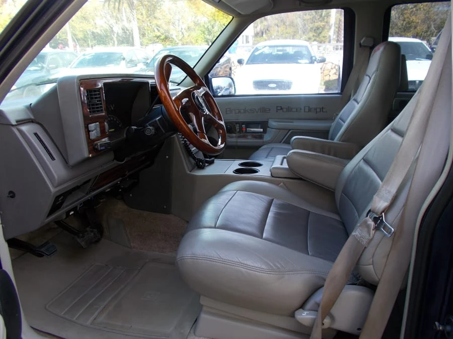 1994 Chevrolet Suburban 8th Gen - Image 4 of 11