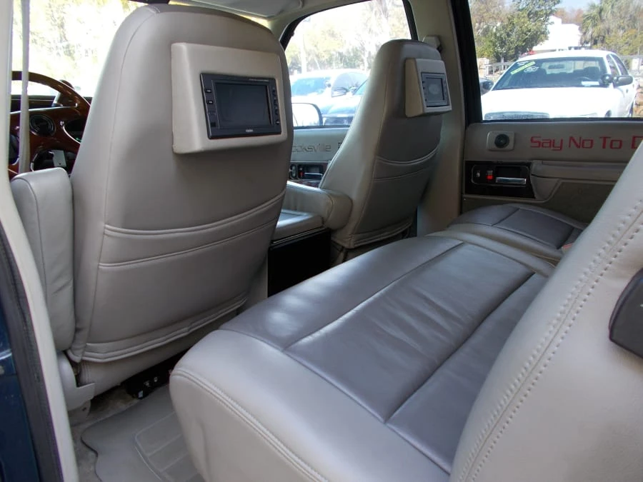1994 Chevrolet Suburban 8th Gen - Image 6 of 11
