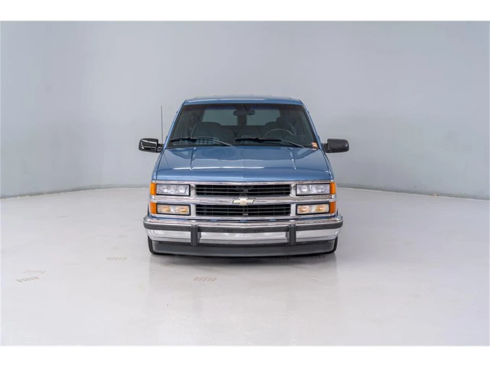 1994 Chevrolet Suburban 8th Gen - Image 4 of 31