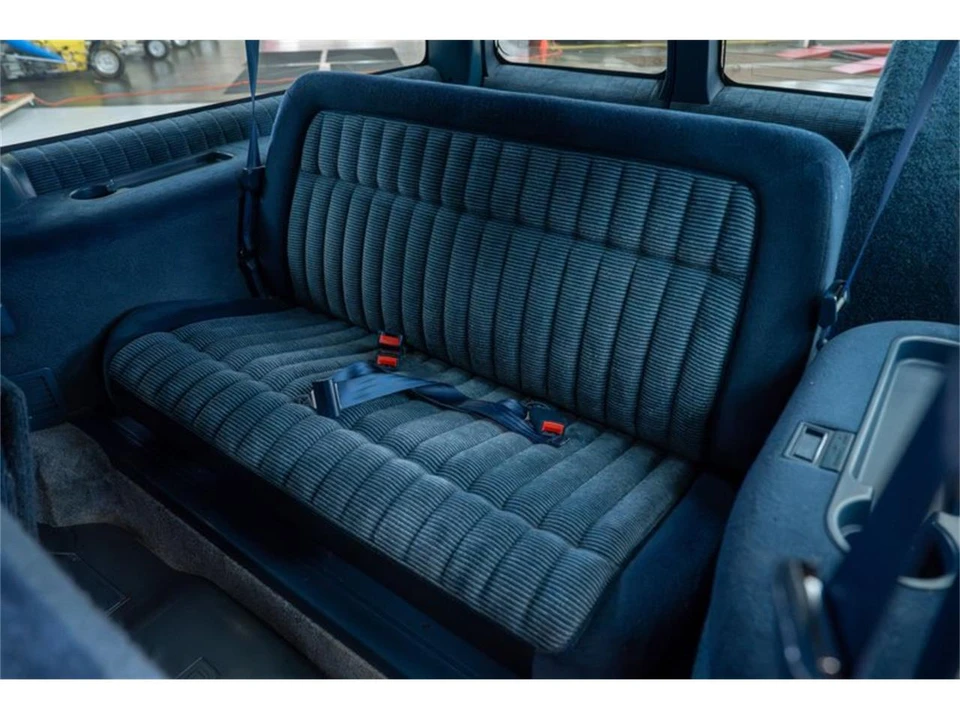 1994 Chevrolet Suburban 8th Gen - Image 25 of 31