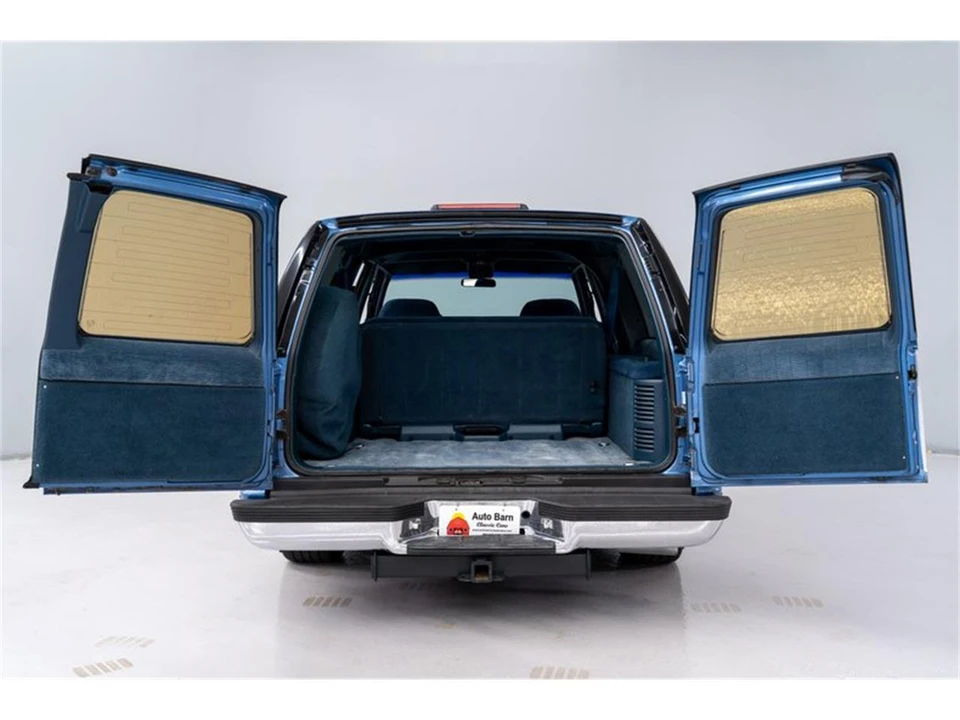 1994 Chevrolet Suburban 8th Gen - Image 28 of 31