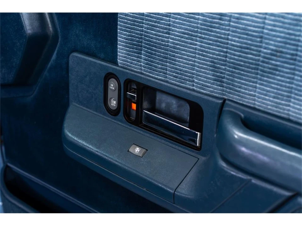 1994 Chevrolet Suburban 8th Gen - Image 22 of 31