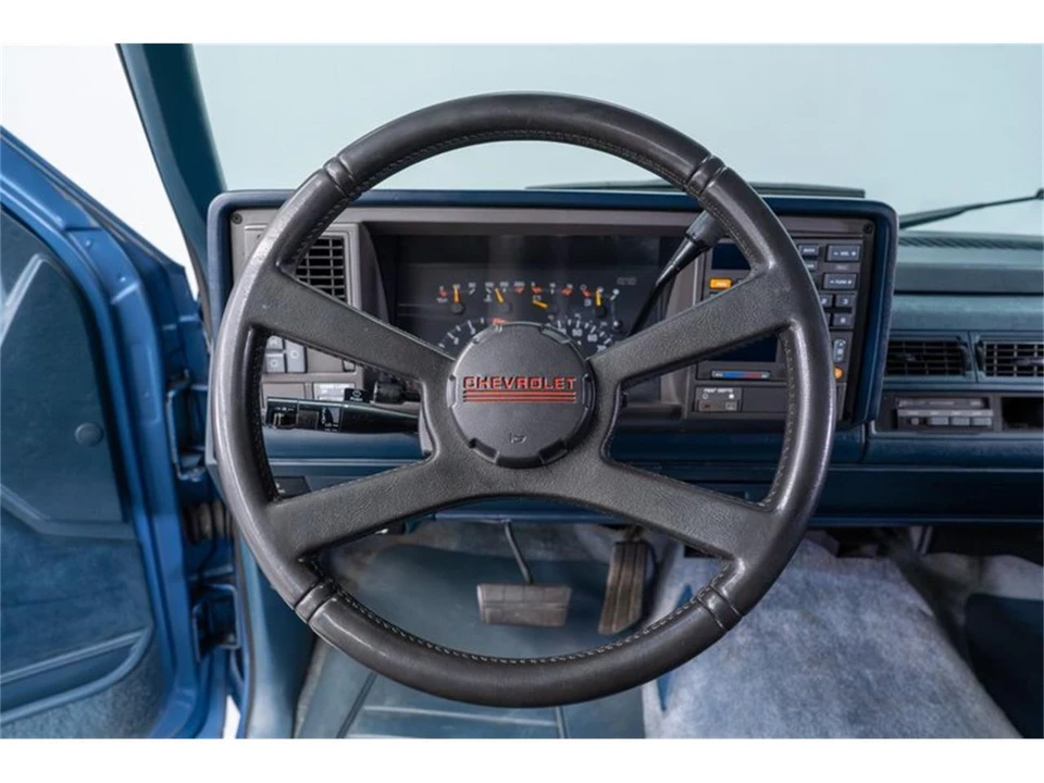 1994 Chevrolet Suburban 8th Gen - Image 13 of 31