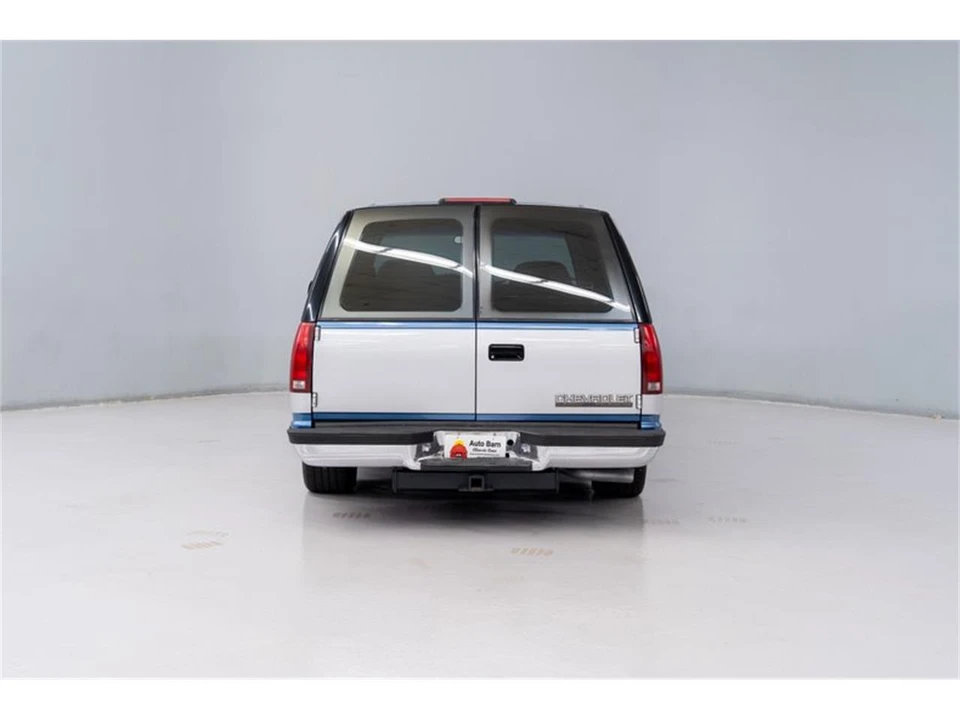 1994 Chevrolet Suburban 8th Gen - Image 5 of 31