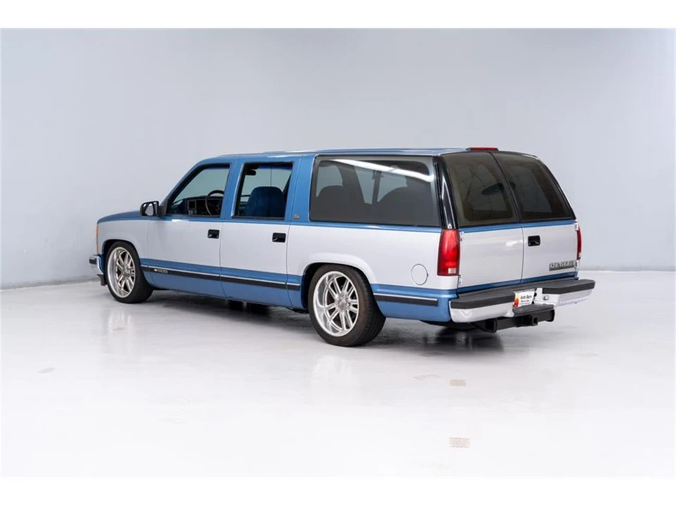 1994 Chevrolet Suburban 8th Gen - Image 3 of 31