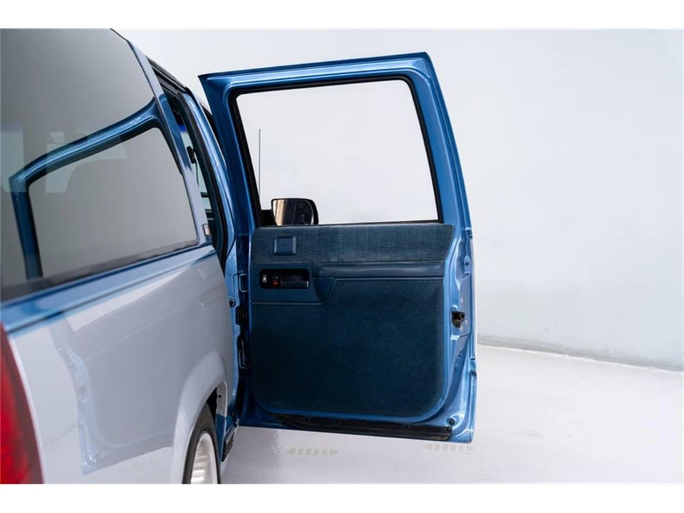 1994 Chevrolet Suburban 8th Gen - Image 12 of 31