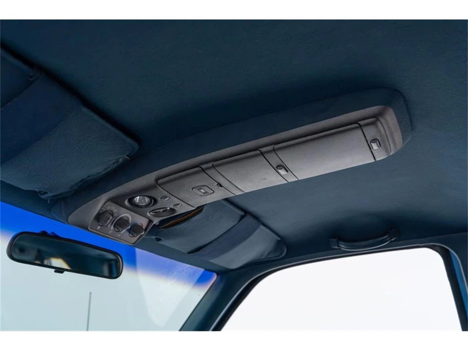 1994 Chevrolet Suburban 8th Gen - Image 18 of 31