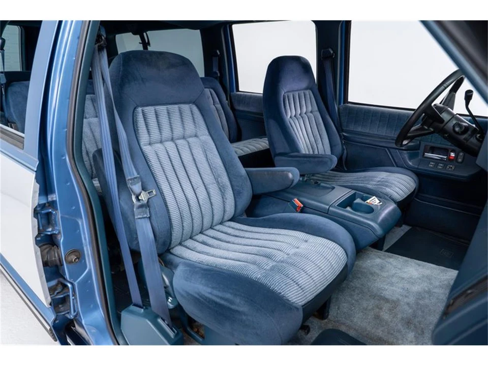 1994 Chevrolet Suburban 8th Gen - Image 24 of 31