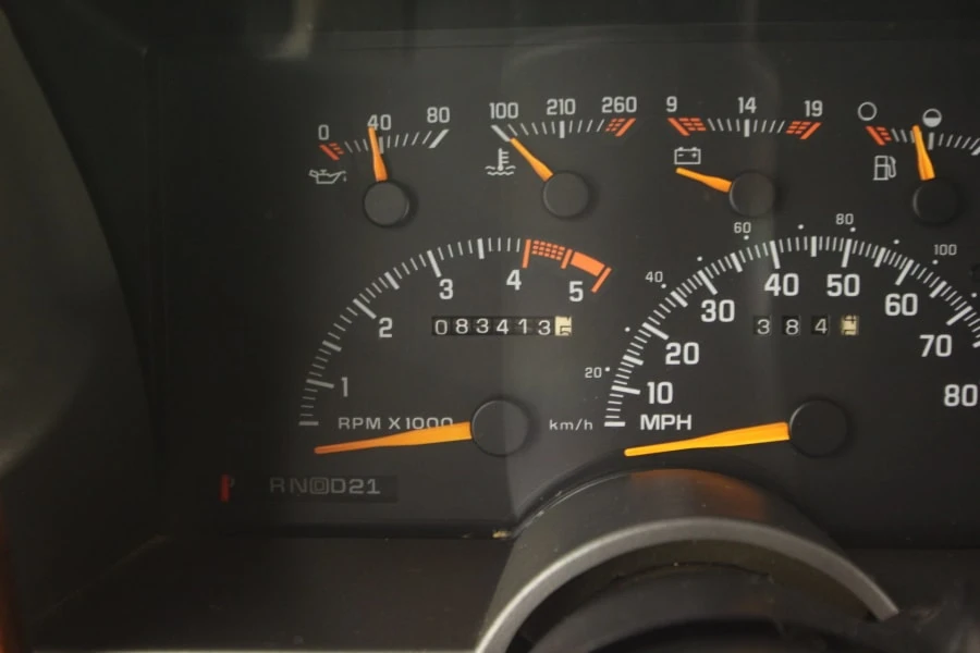 1994 Chevrolet Suburban 8th Gen - Image 7 of 12