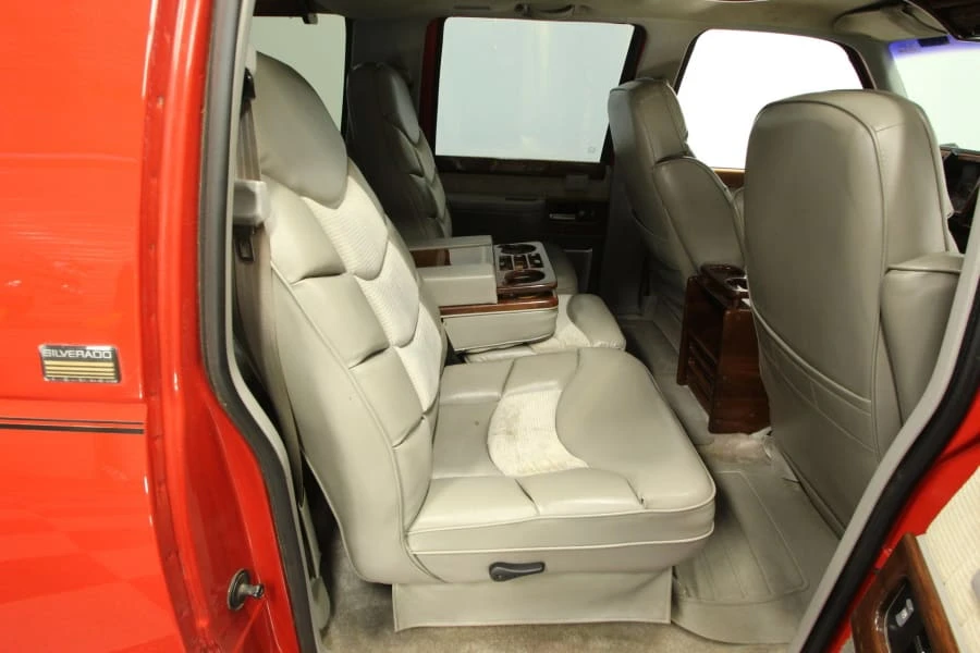1994 Chevrolet Suburban 8th Gen - Image 6 of 12