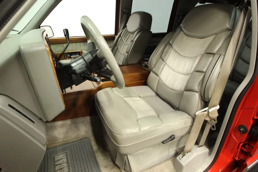 1994 Chevrolet Suburban 8th Gen - Image 8 of 12