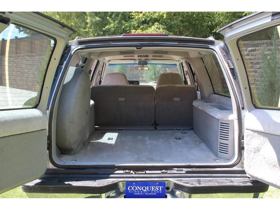 1994 Chevrolet Suburban 8th Gen - Image 9 of 31