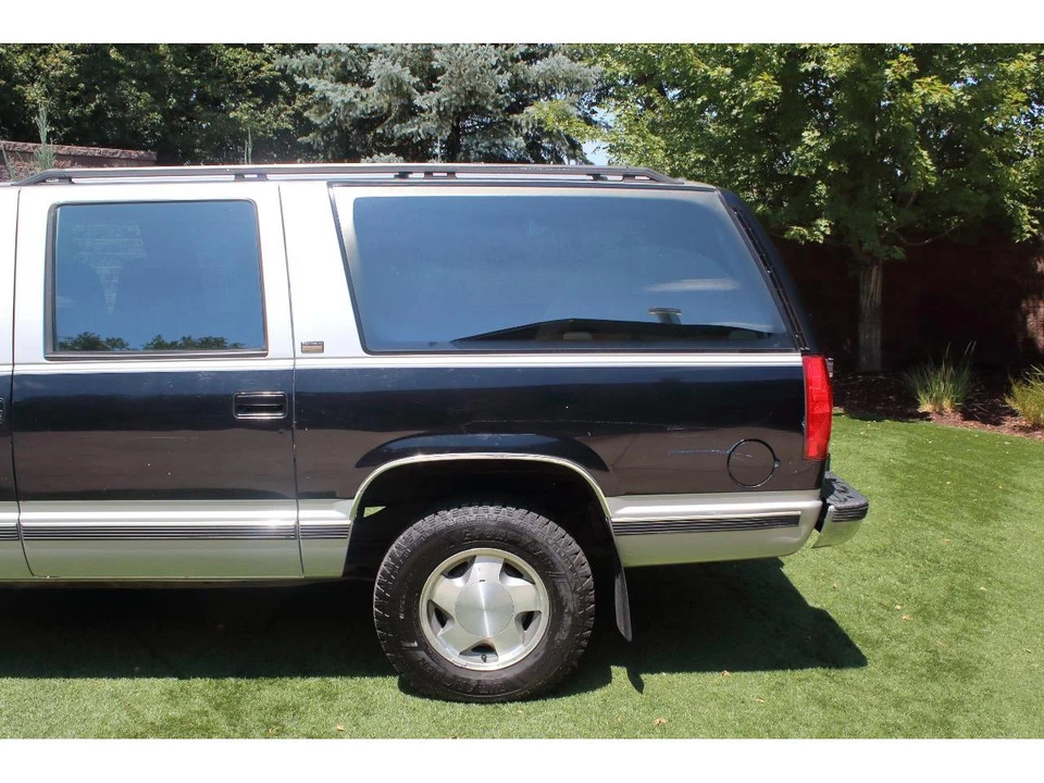 1994 Chevrolet Suburban 8th Gen - Image 17 of 31