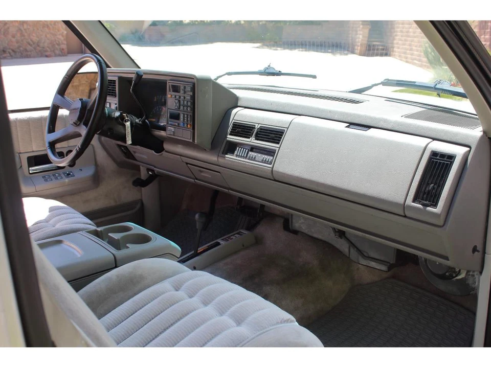 1994 Chevrolet Suburban 8th Gen - Image 27 of 31