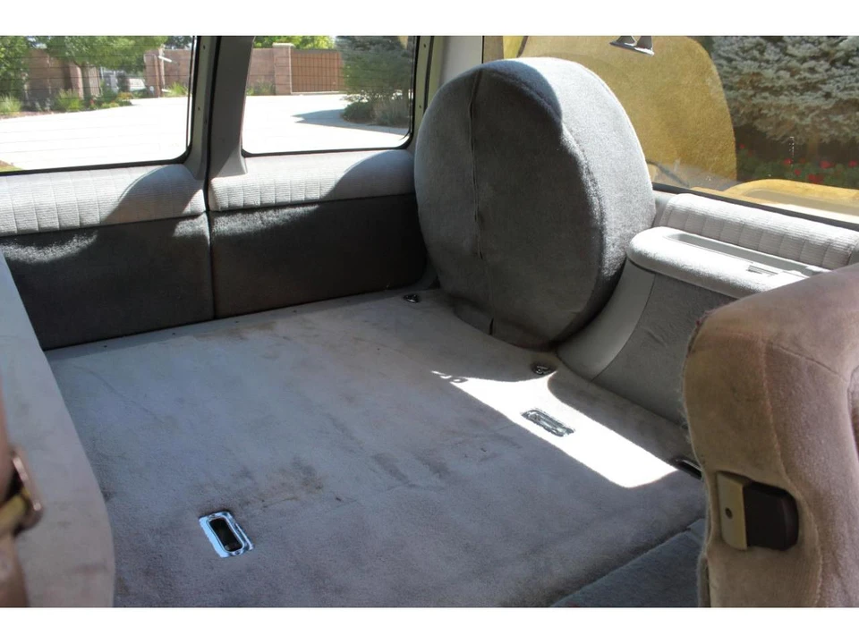 1994 Chevrolet Suburban 8th Gen - Image 29 of 31