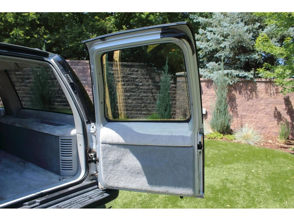 1994 Chevrolet Suburban 8th Gen - Image 30 of 31